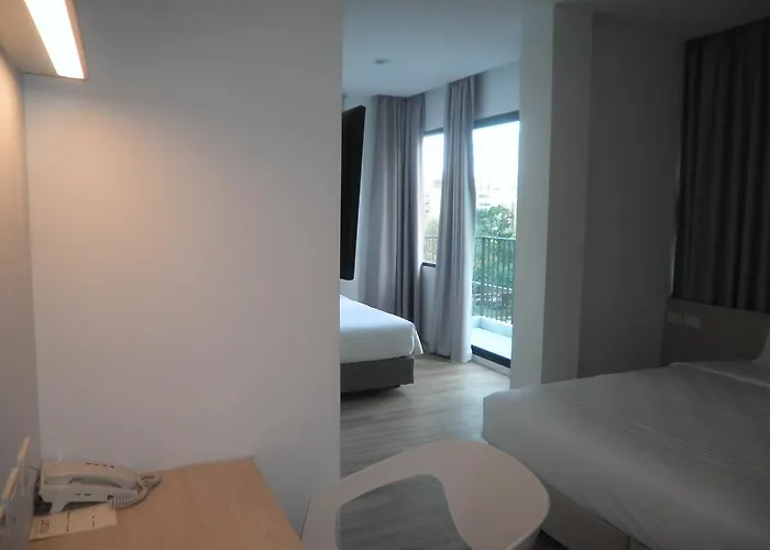 Hostal Rezt *