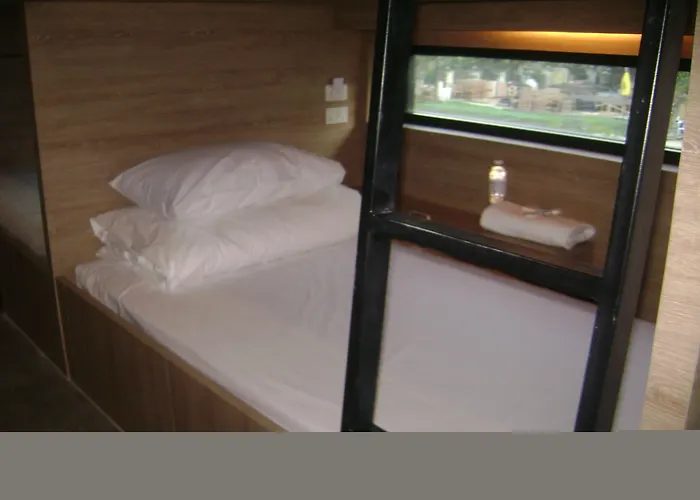 Rezt Hostal *